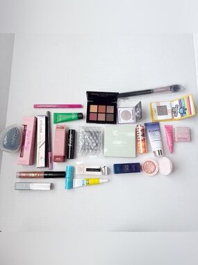 Set Of 25 Ipsy Makeup Samples Face Eyes Tools Lips